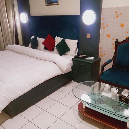 Hotel New Mid City Multan Exteriör bild