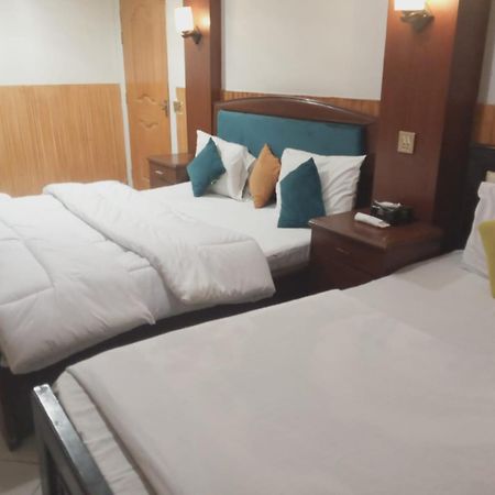 Hotel New Mid City Multan Exteriör bild