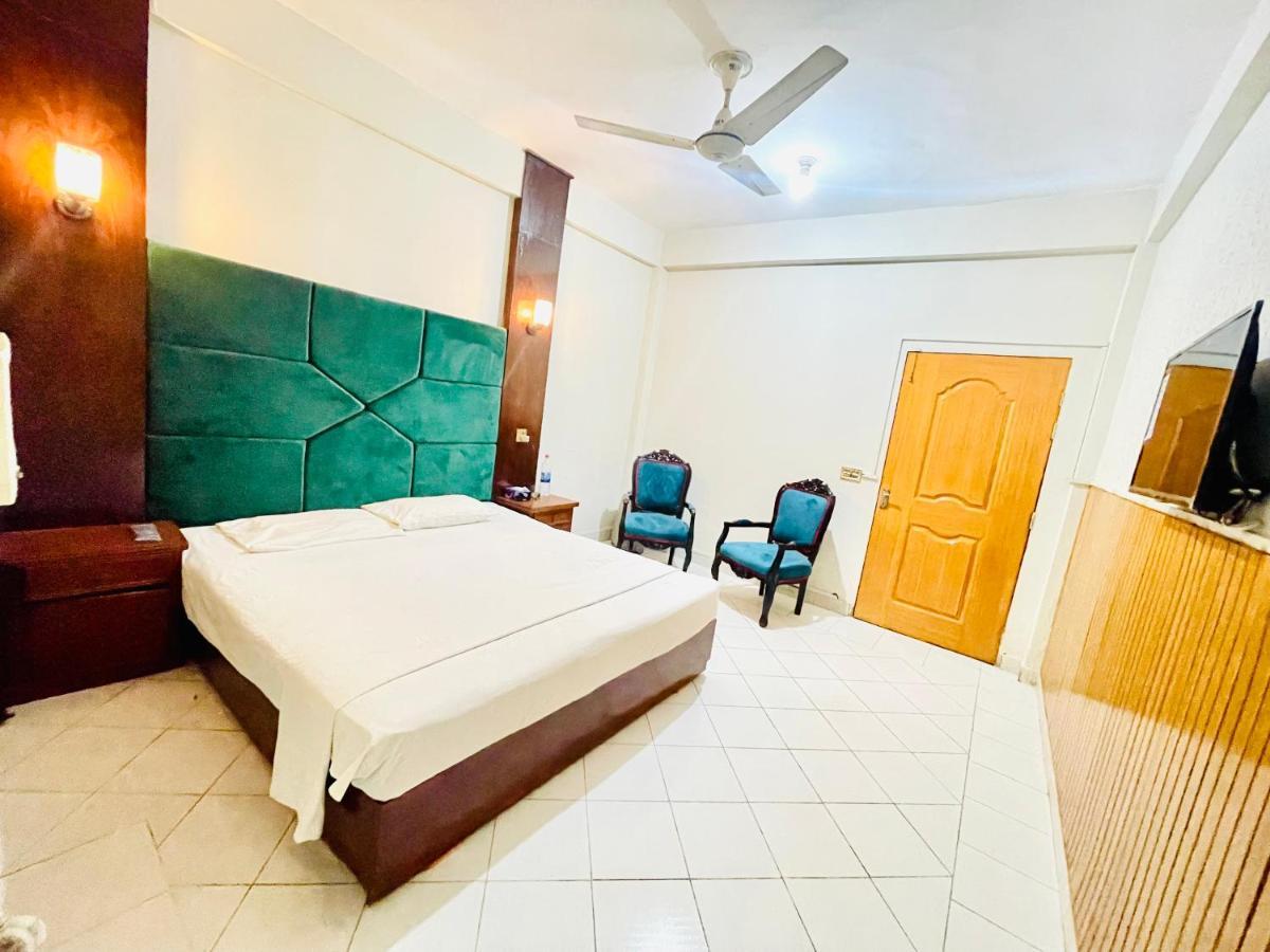 Hotel New Mid City Multan Exteriör bild