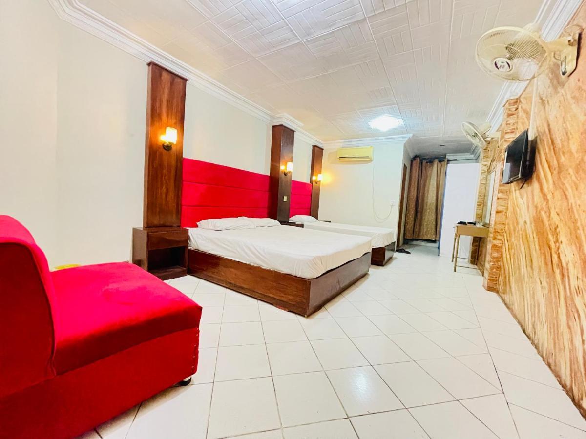 Hotel New Mid City Multan Exteriör bild
