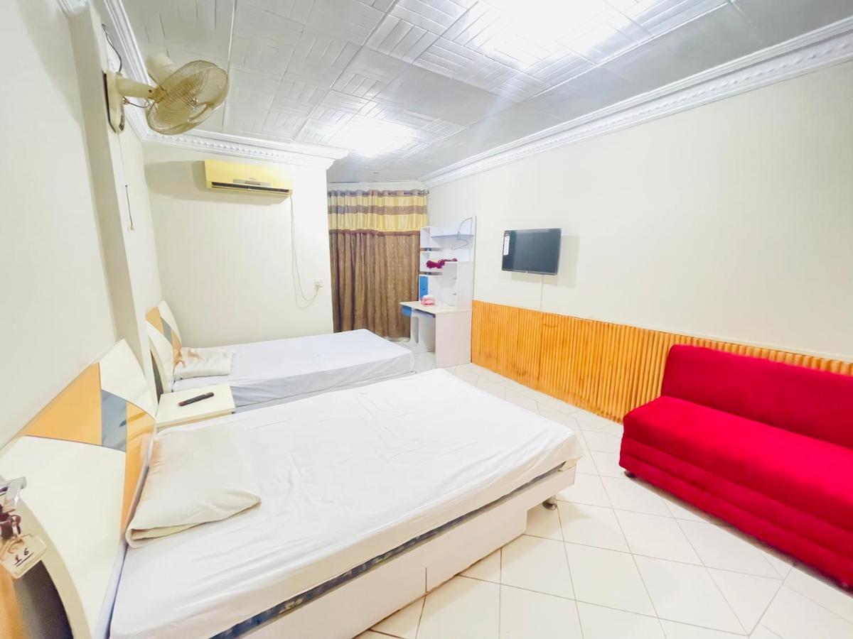 Hotel New Mid City Multan Exteriör bild
