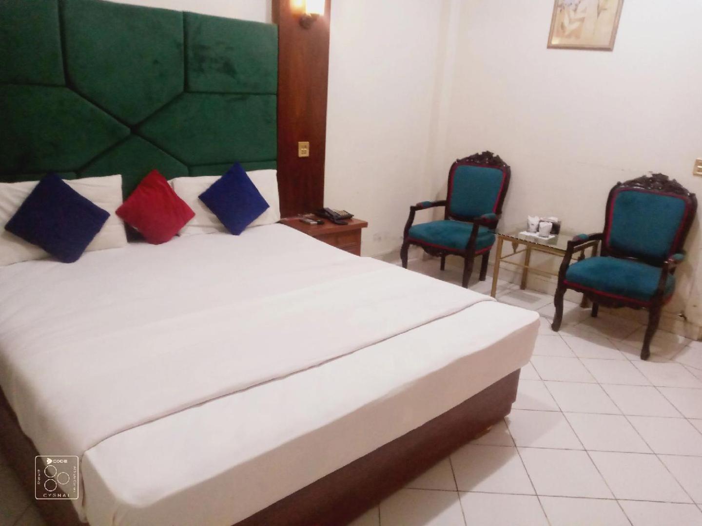 Hotel New Mid City Multan Exteriör bild