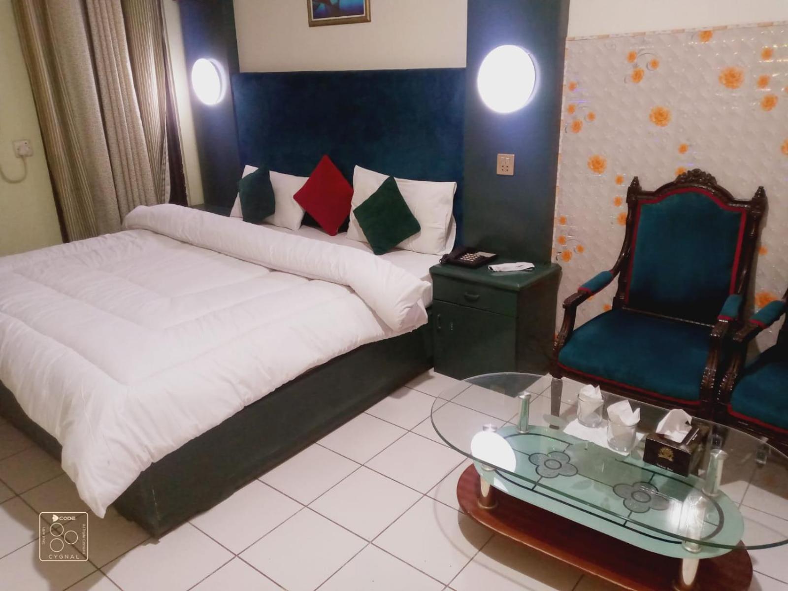 Hotel New Mid City Multan Exteriör bild